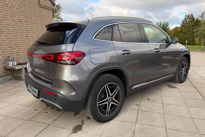 Grå Mercedes EQA250+ fra 2023