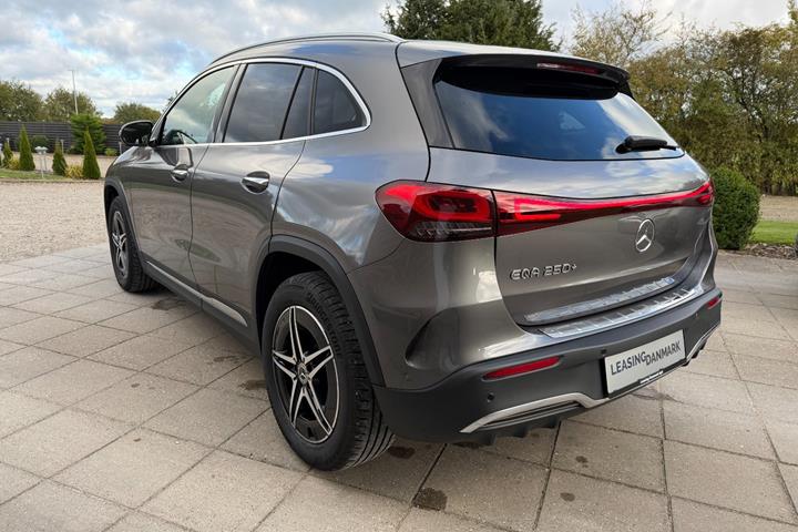 Grå Mercedes EQA250+ fra 2023