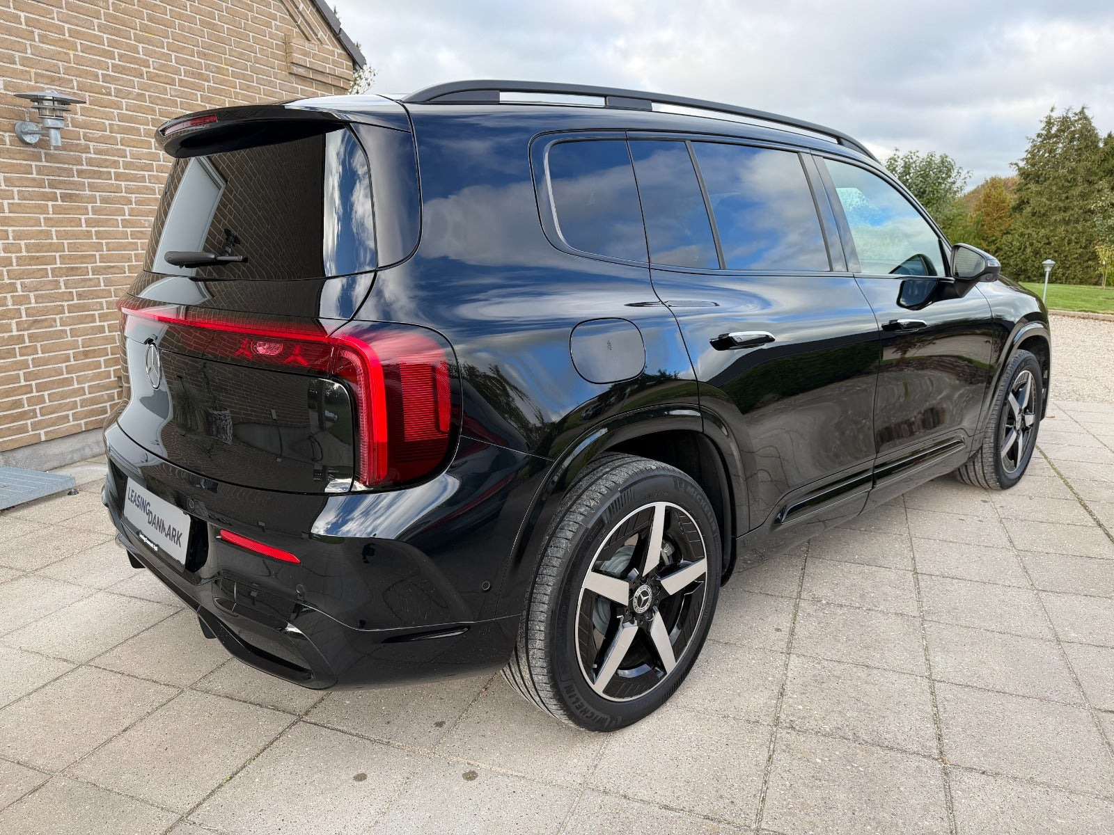 Sort Mercedes GLB250+ fra 2026