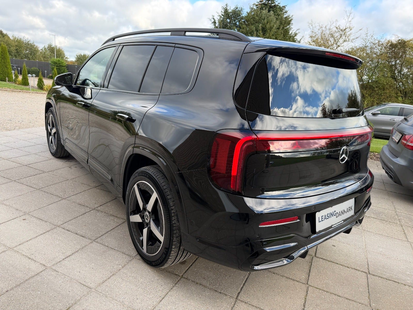 Sort Mercedes GLB250+ fra 2026