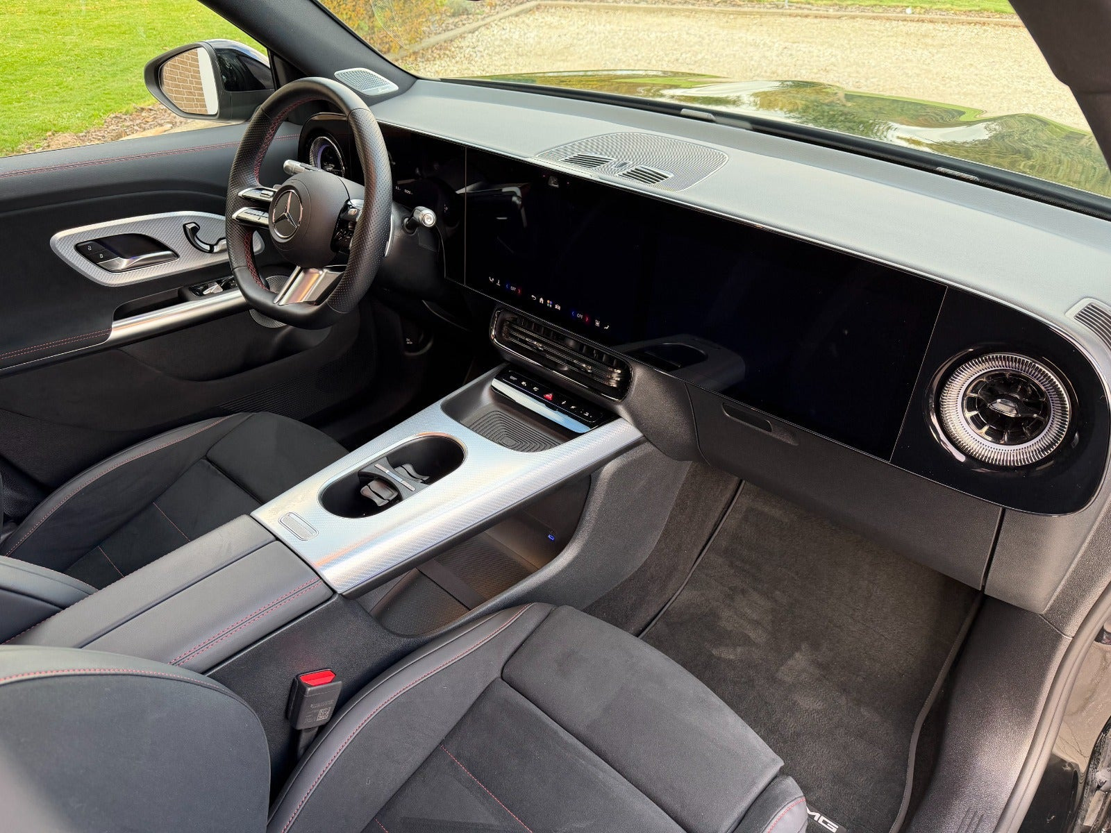 Sort Mercedes GLB250+ fra 2026