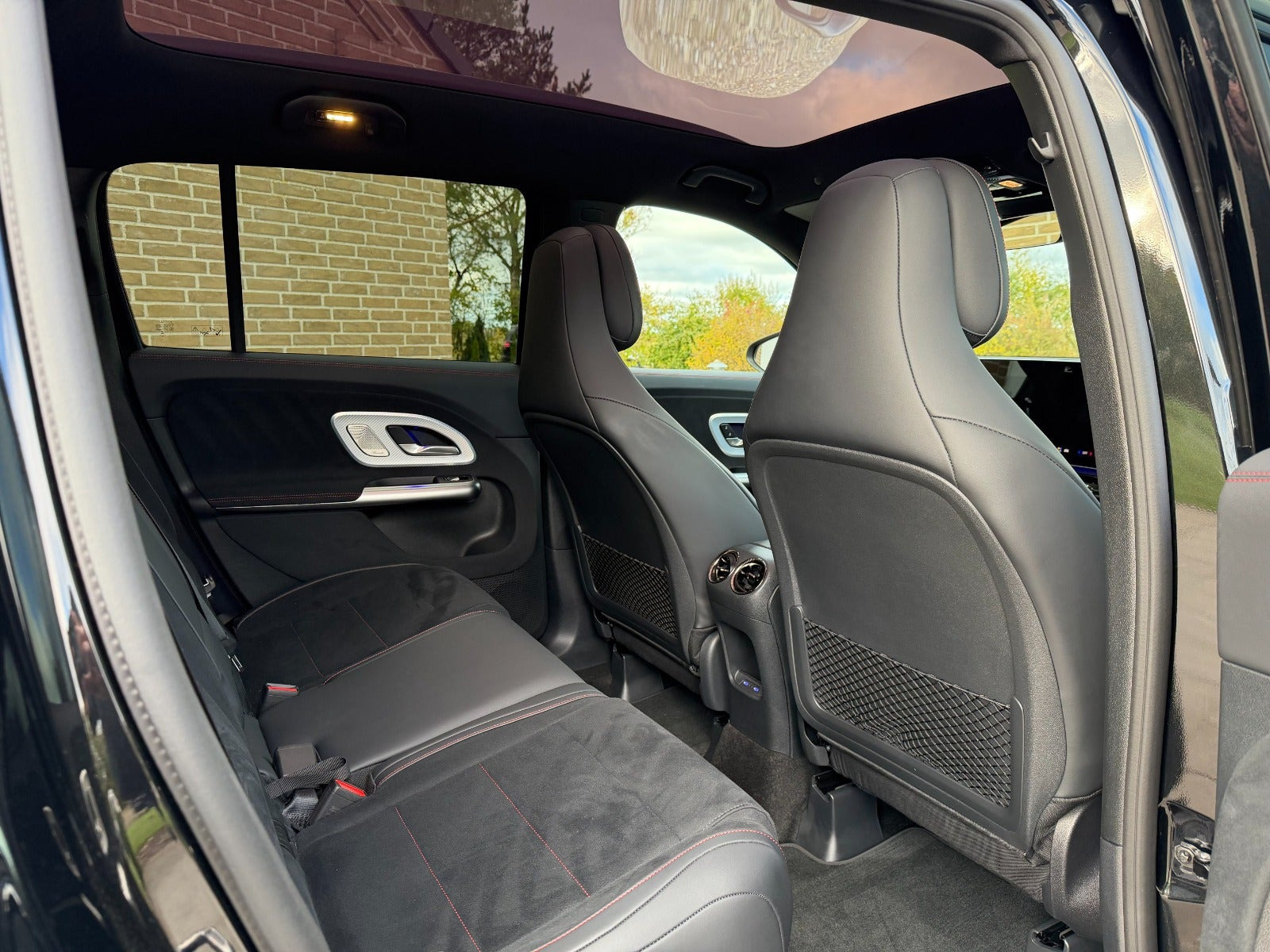 Sort Mercedes GLB250+ fra 2026