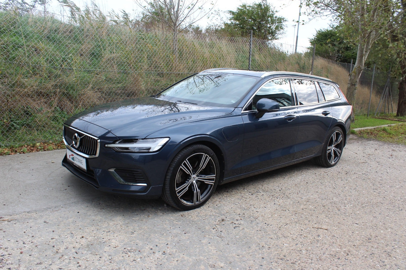 Blå Volvo V60 fra 2022