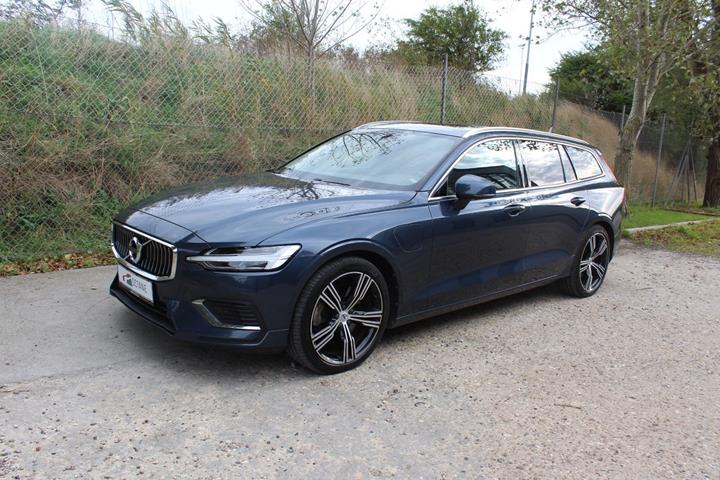 Blå Volvo V60 fra 2022