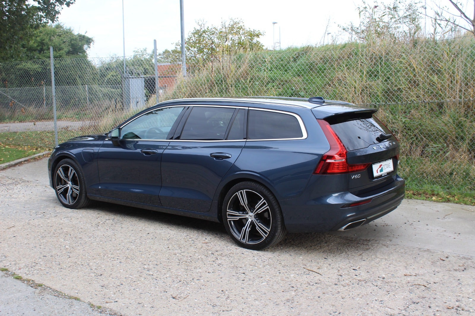 Blå Volvo V60 fra 2022