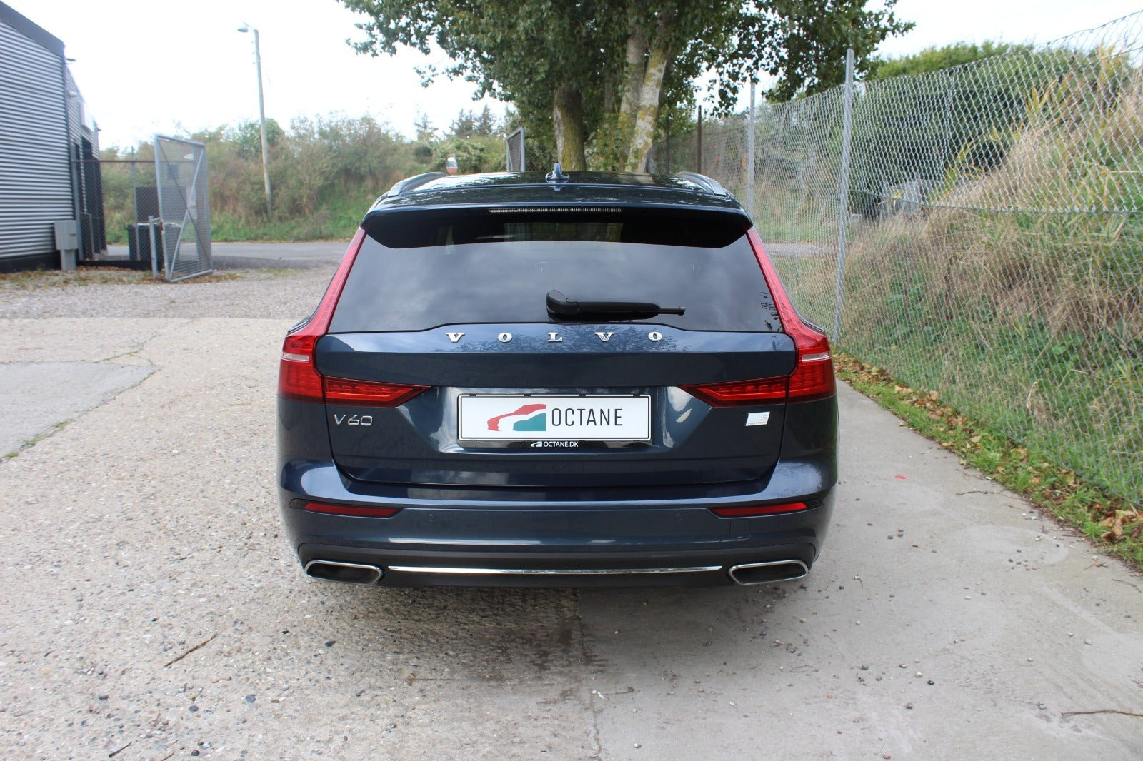 Blå Volvo V60 fra 2022