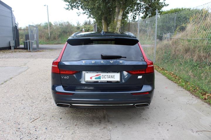Blå Volvo V60 fra 2022