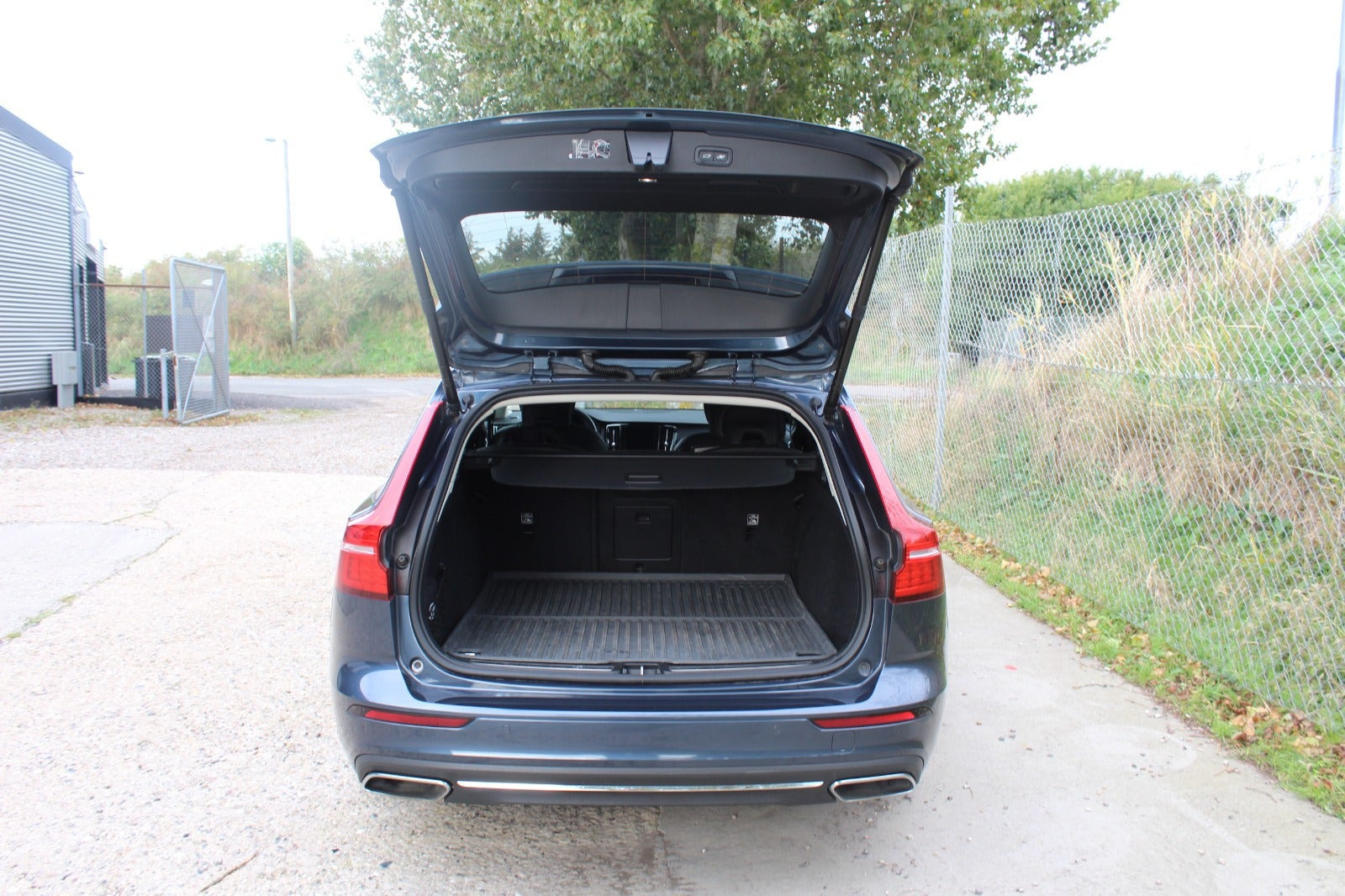 Blå Volvo V60 fra 2022