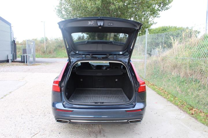 Blå Volvo V60 fra 2022