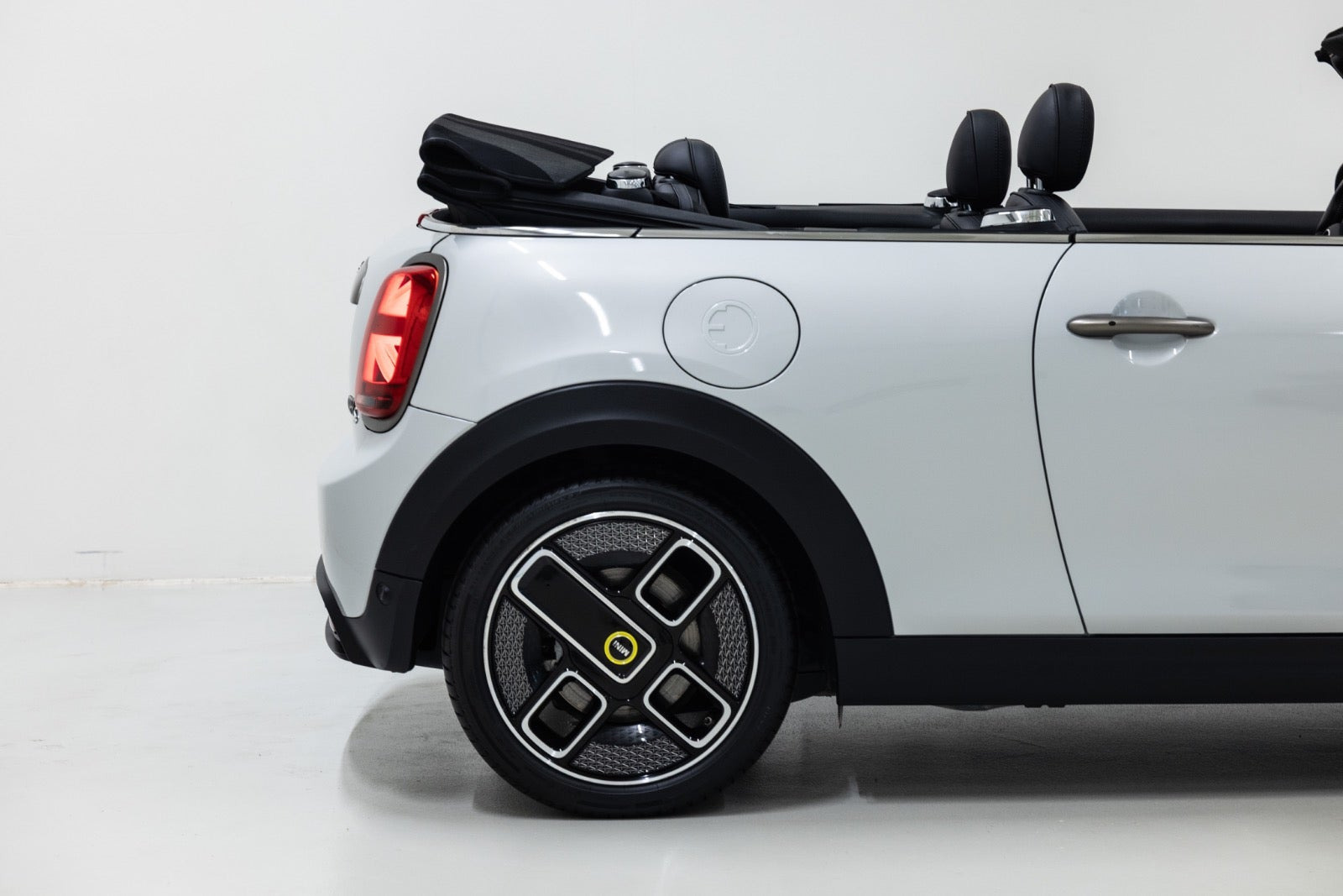Grå Mini Cooper SE fra 2023