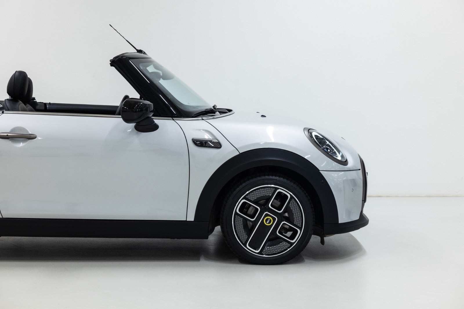 Grå Mini Cooper SE fra 2023