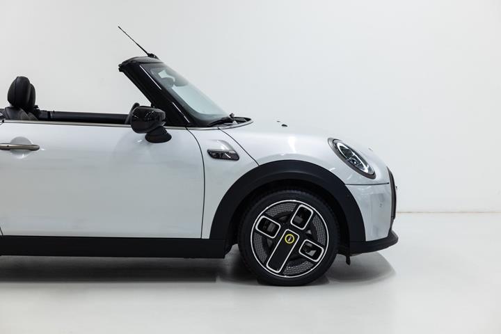 Grå Mini Cooper SE fra 2023