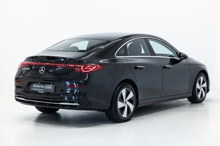 Sort Mercedes CLA250+ fra 2025