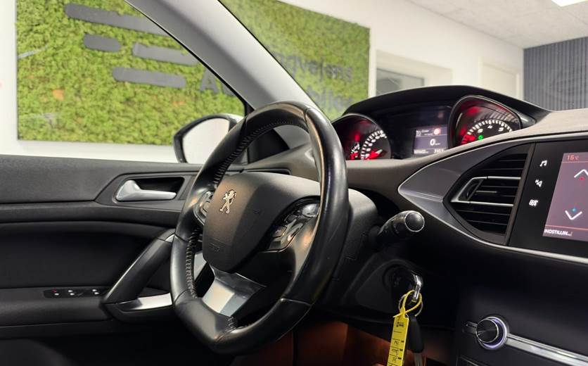 Peugeot 308 1,2 PureTech 130 Allure EAT8