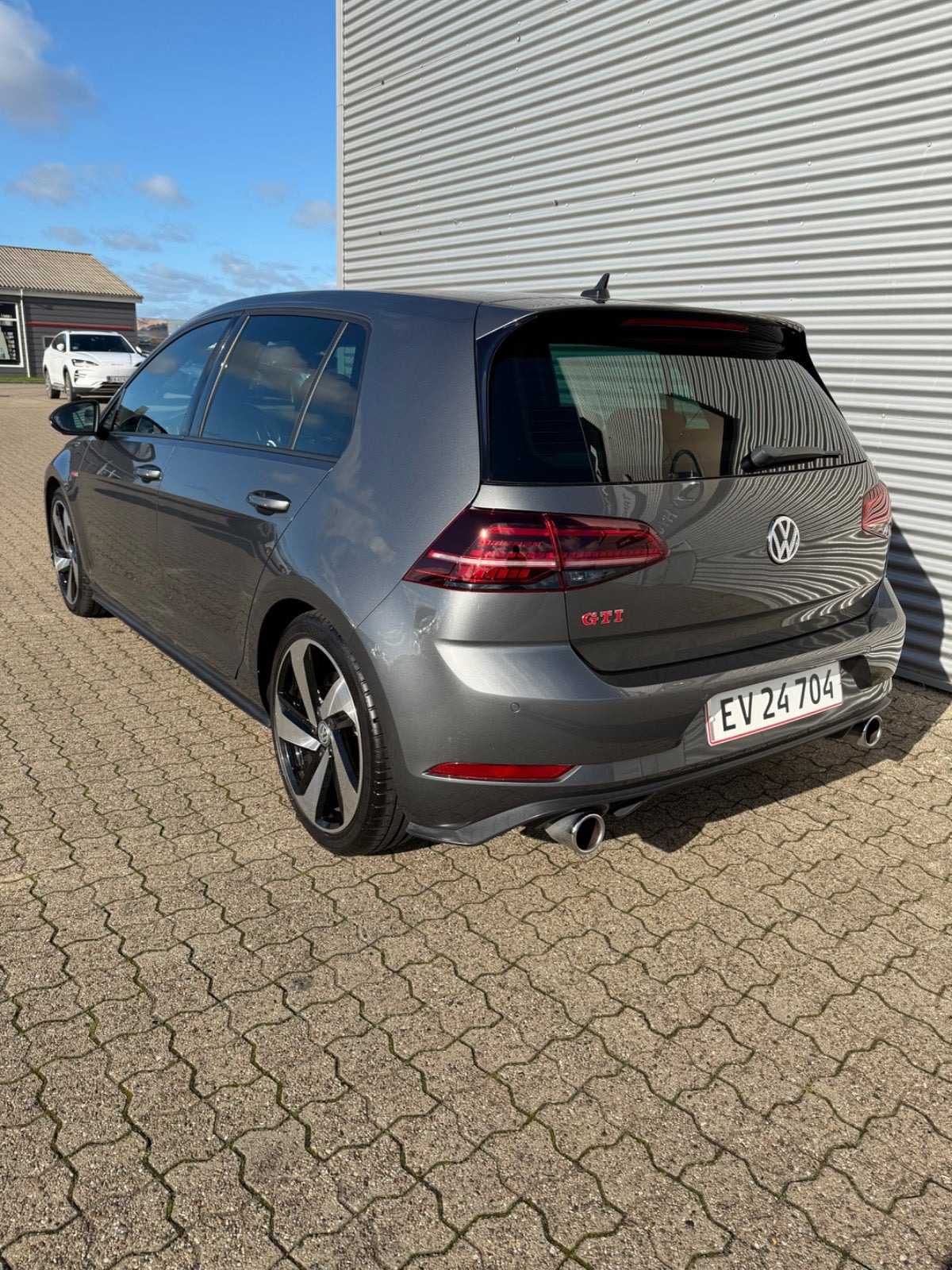 Grå VW Golf VII fra 2019