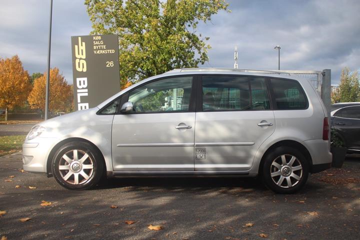 Sølv VW Touran fra 2007