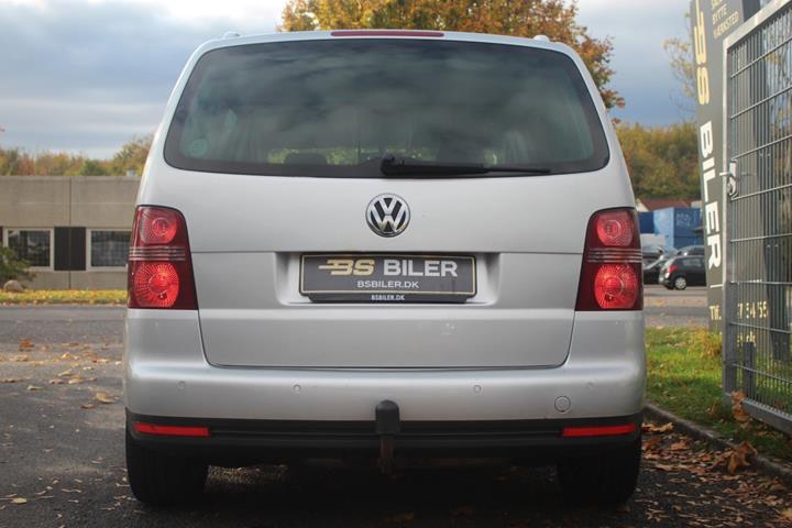 Sølv VW Touran fra 2007