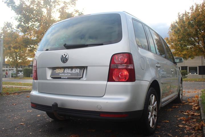 Sølv VW Touran fra 2007