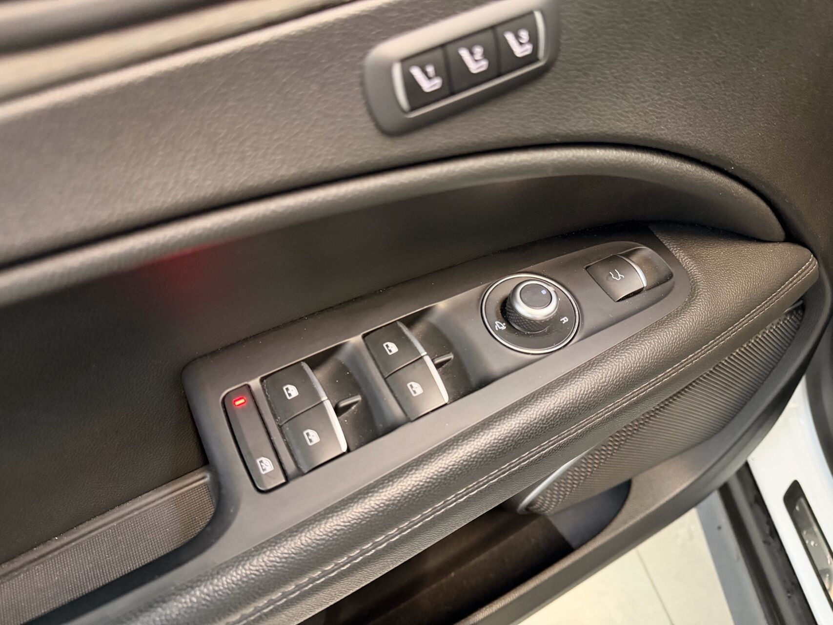 Hvid Alfa Romeo Stelvio fra 2018