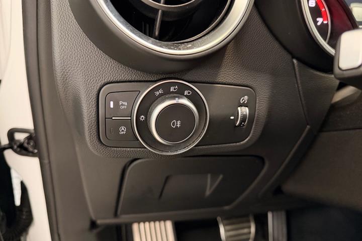 Hvid Alfa Romeo Stelvio fra 2018