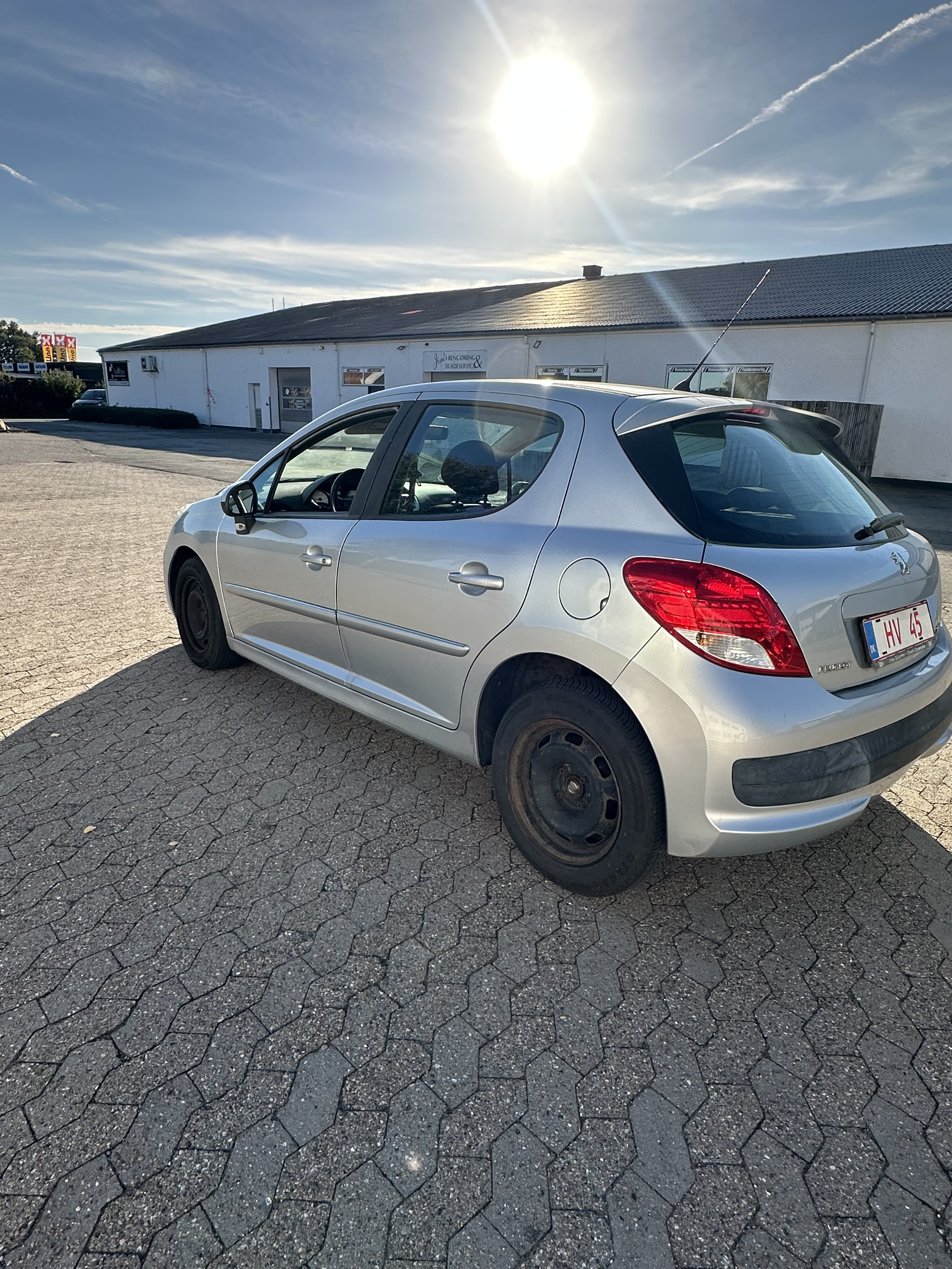 Grøn Peugeot 207 fra 2011