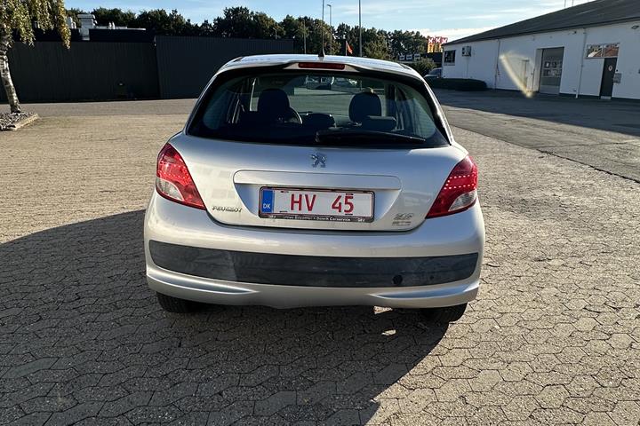 Grøn Peugeot 207 fra 2011