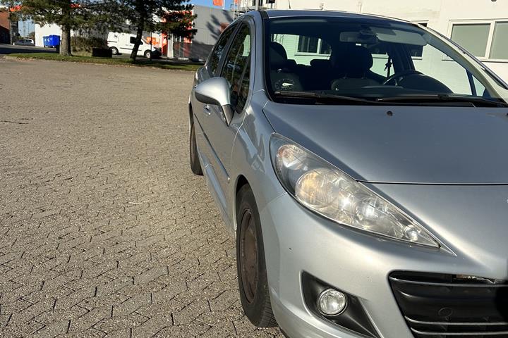 Grøn Peugeot 207 fra 2011