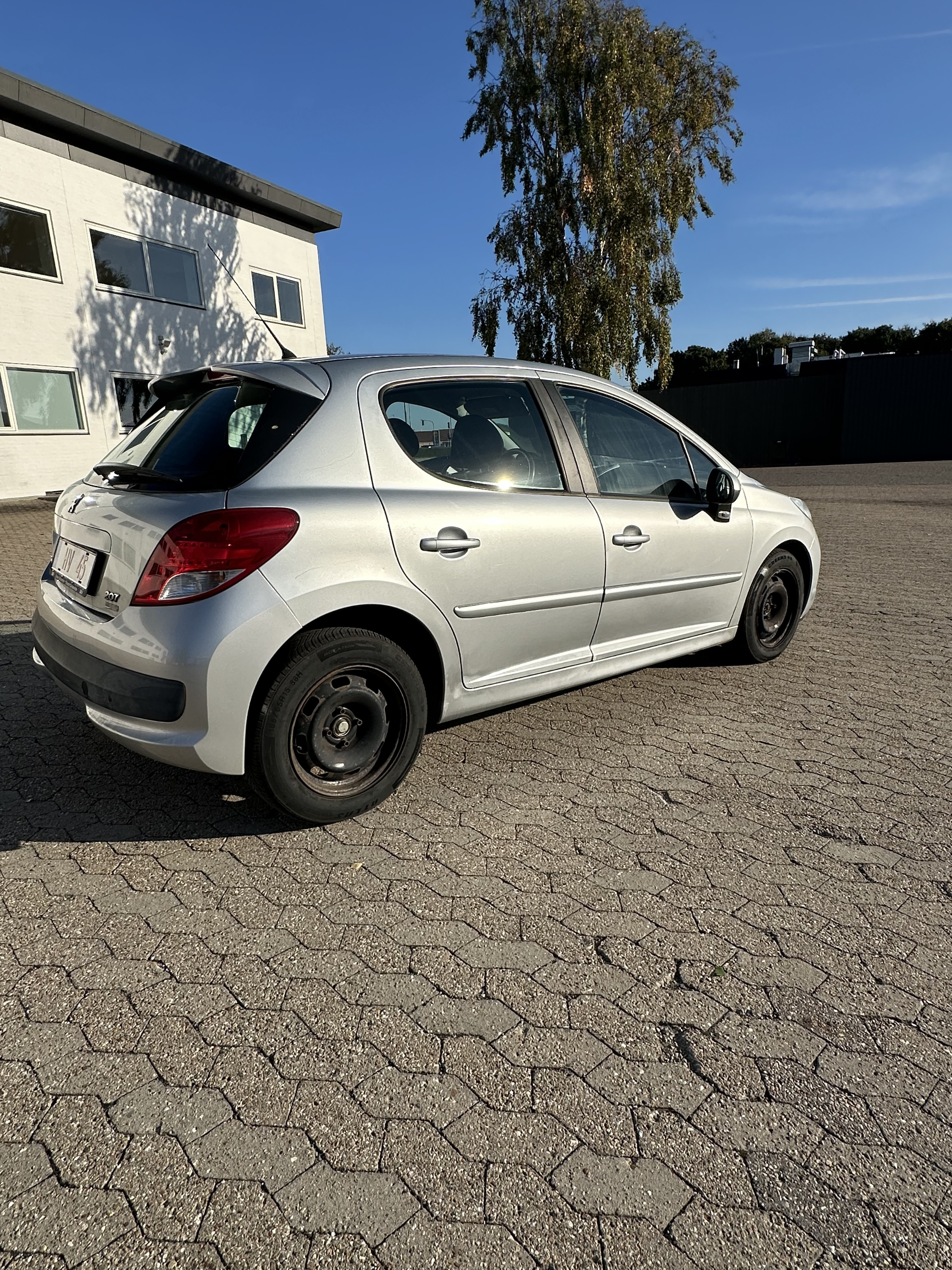 Grøn Peugeot 207 fra 2011
