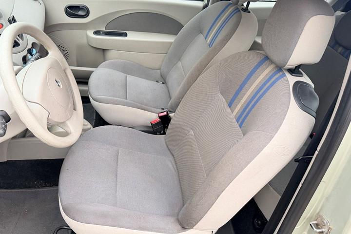 Beige Renault Twingo fra 2008