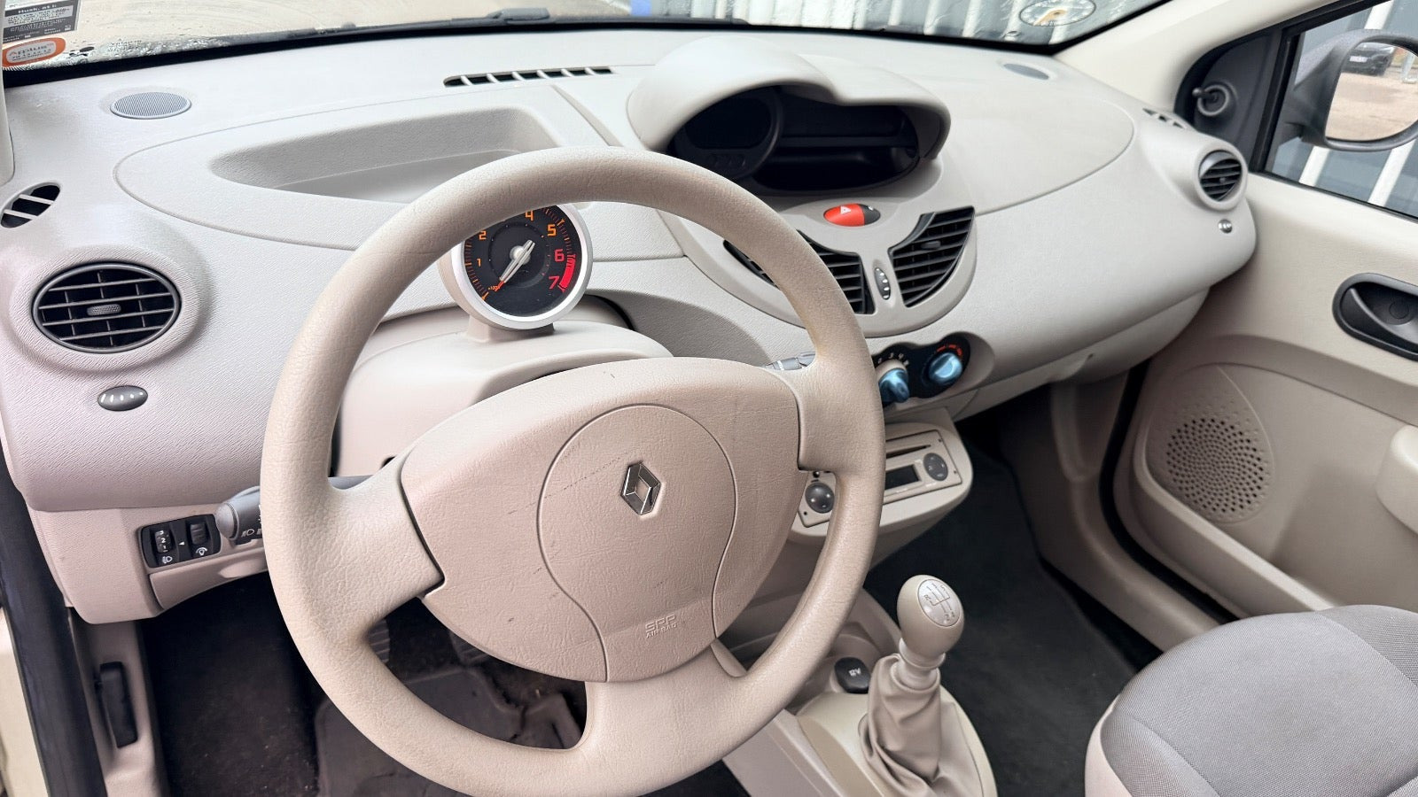 Beige Renault Twingo fra 2008