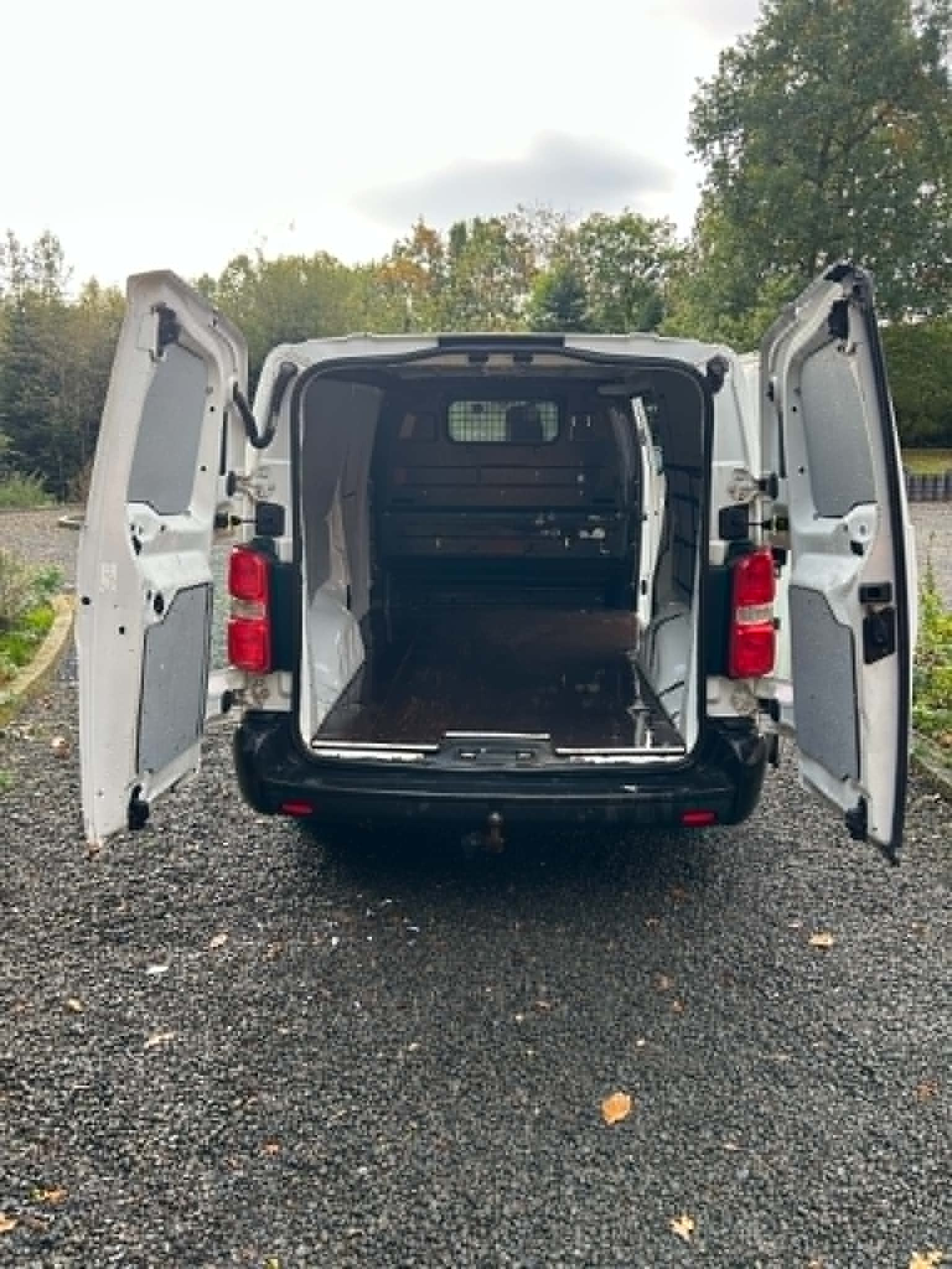 Hvid Toyota ProAce fra 2017