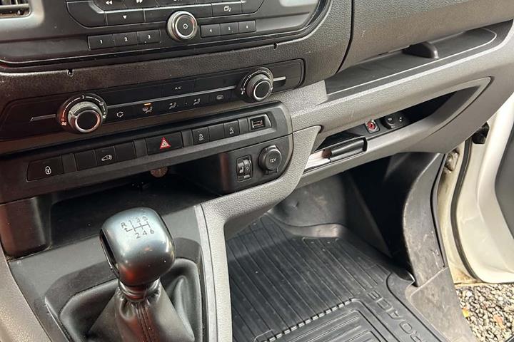 Hvid Toyota ProAce fra 2017