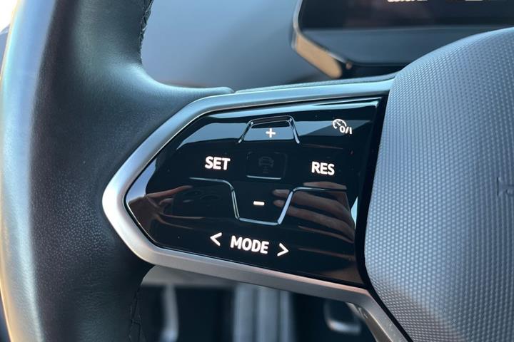 Grå VW ID.4 fra 2023