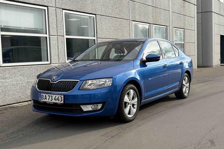 Blå Skoda Octavia fra 2016