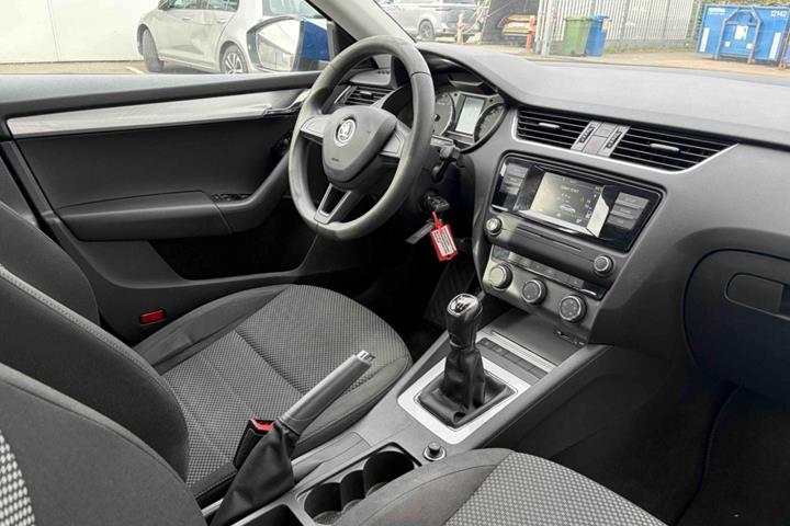 Blå Skoda Octavia fra 2016