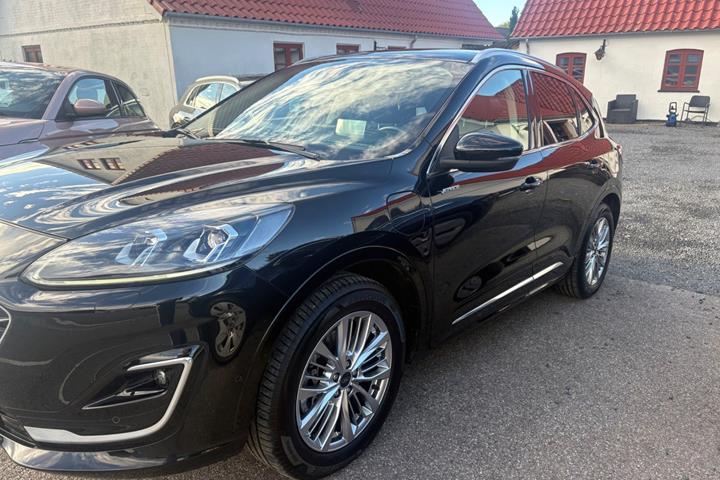Sort Ford Kuga fra 2021