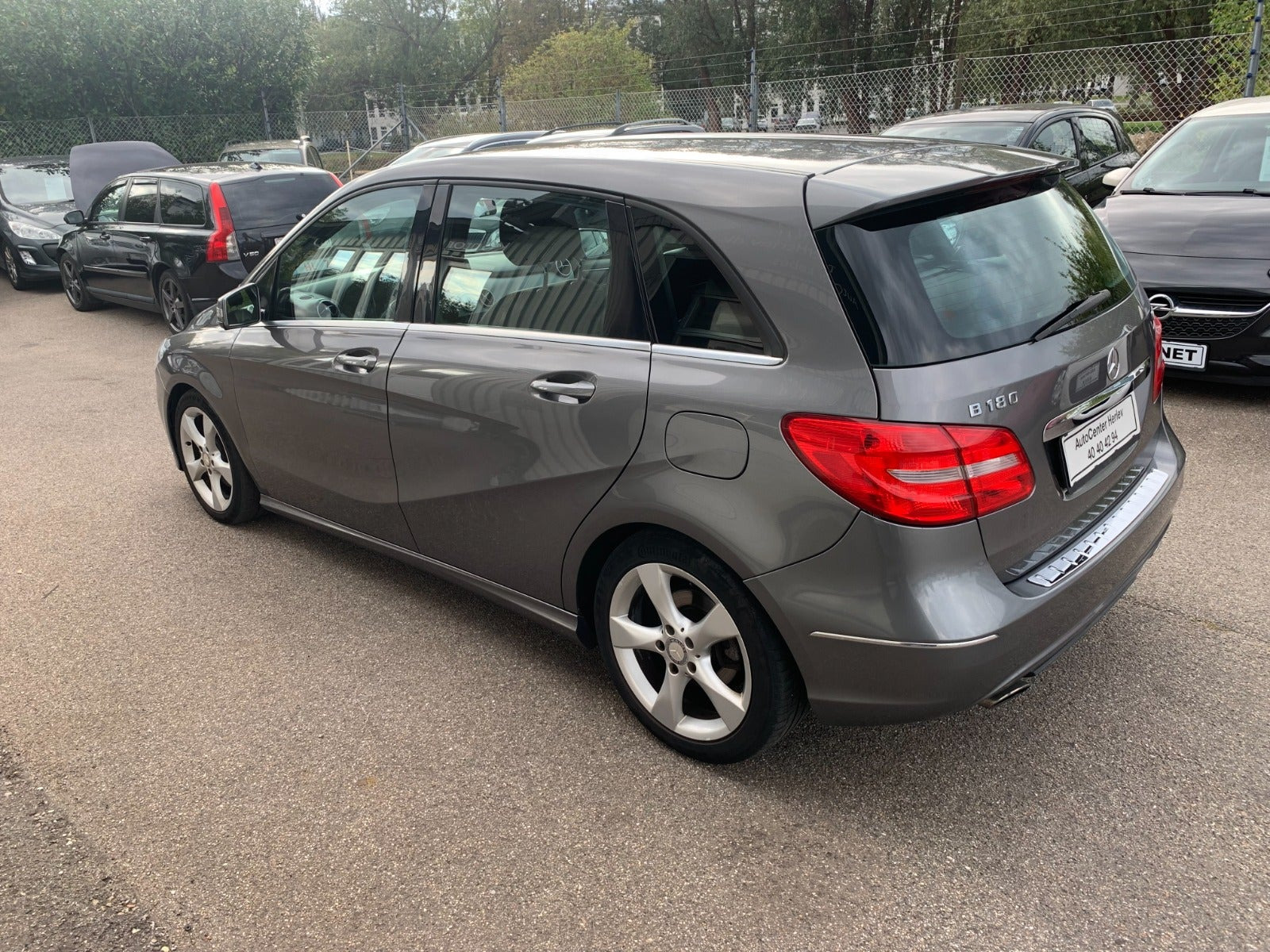 Grå Mercedes B180 fra 2013