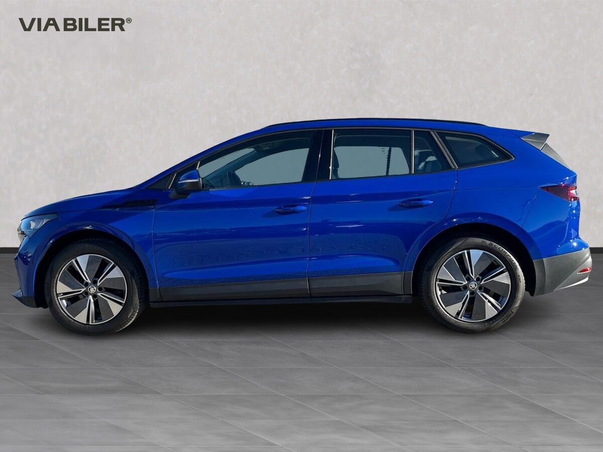 Blå Skoda Enyaq fra 2023
