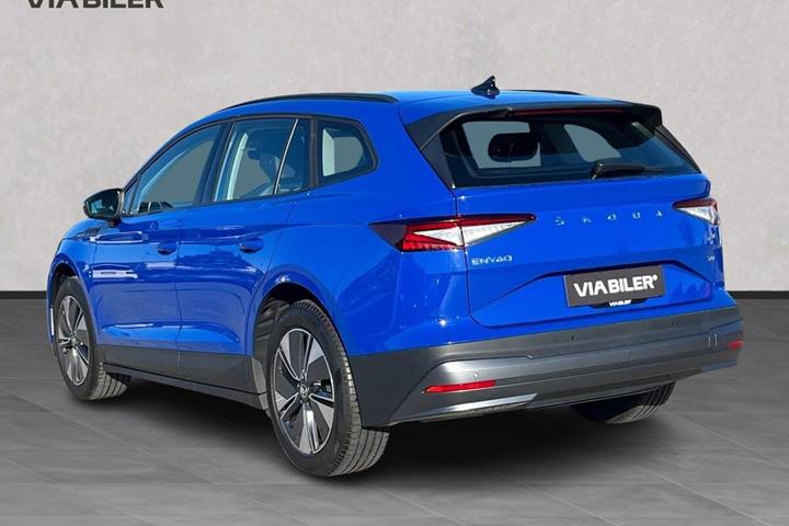 Blå Skoda Enyaq fra 2023