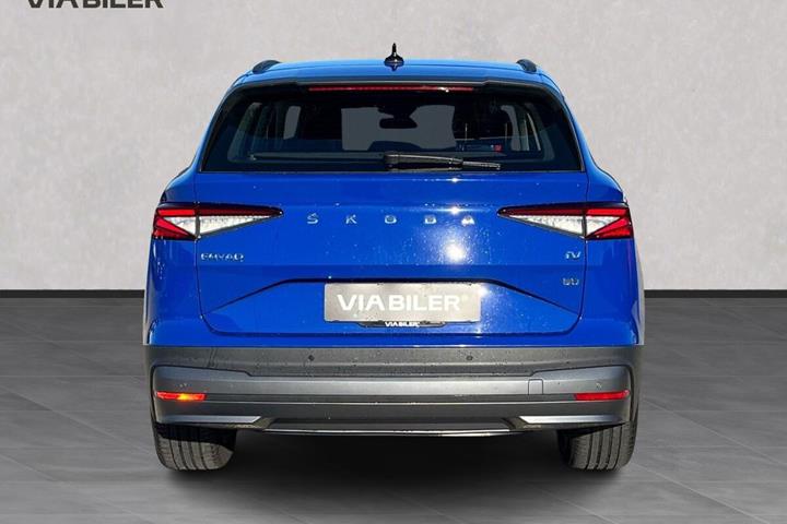 Blå Skoda Enyaq fra 2023
