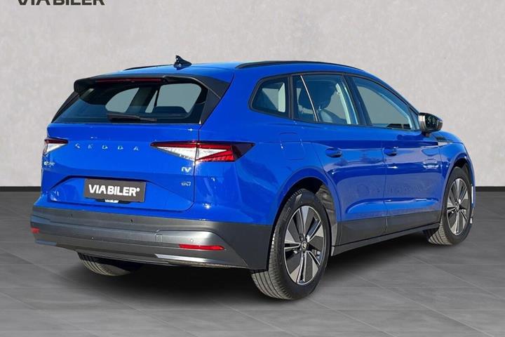 Blå Skoda Enyaq fra 2023