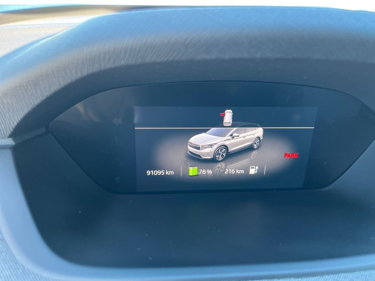 Blå Skoda Enyaq fra 2023