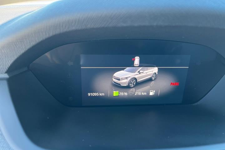 Blå Skoda Enyaq fra 2023