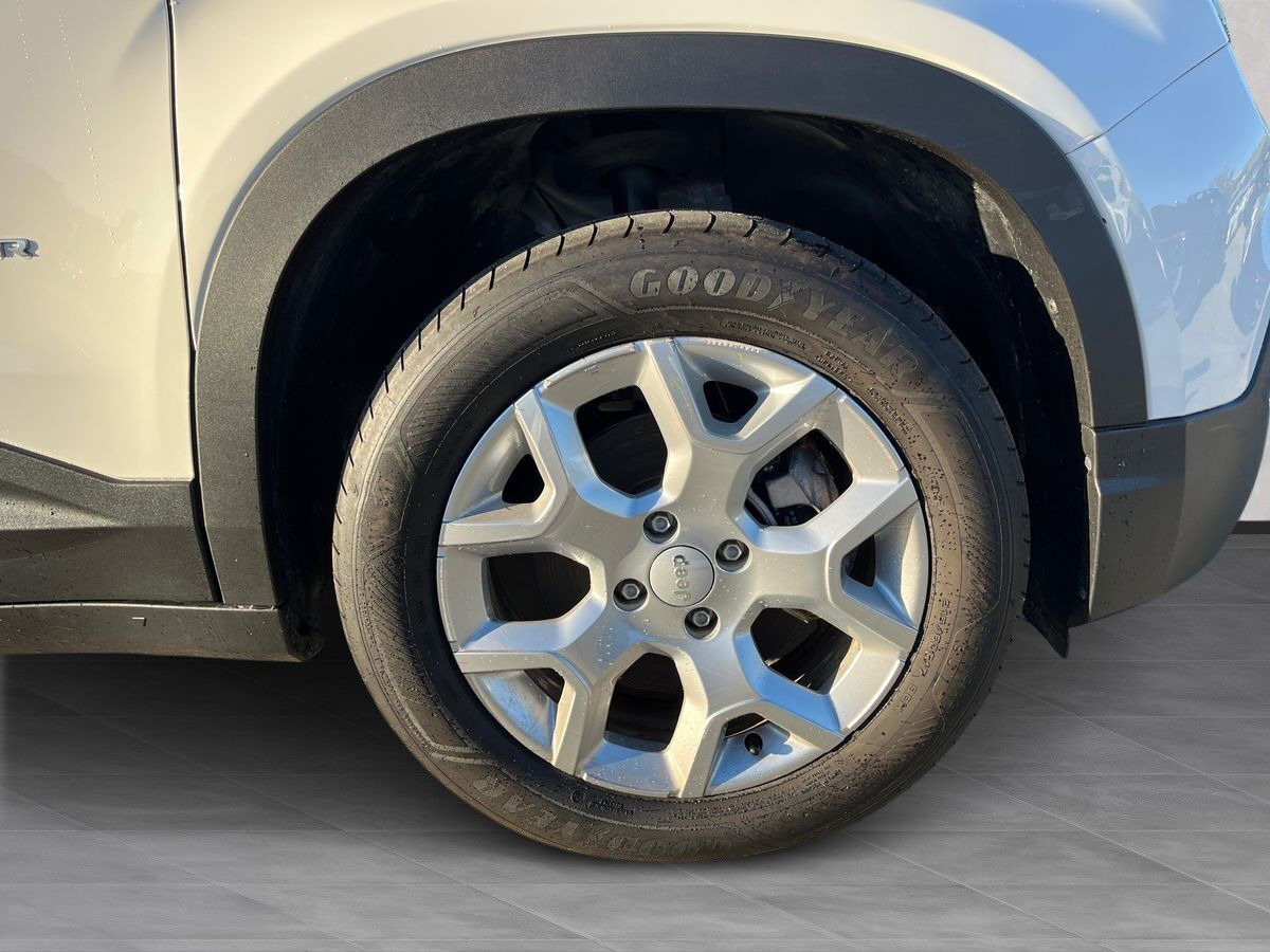 Hvid Jeep Avenger fra 2025