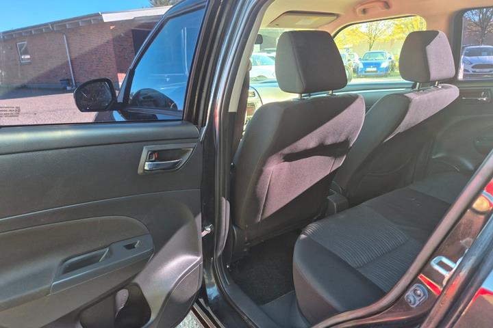 Grøn Suzuki Swift fra 2012