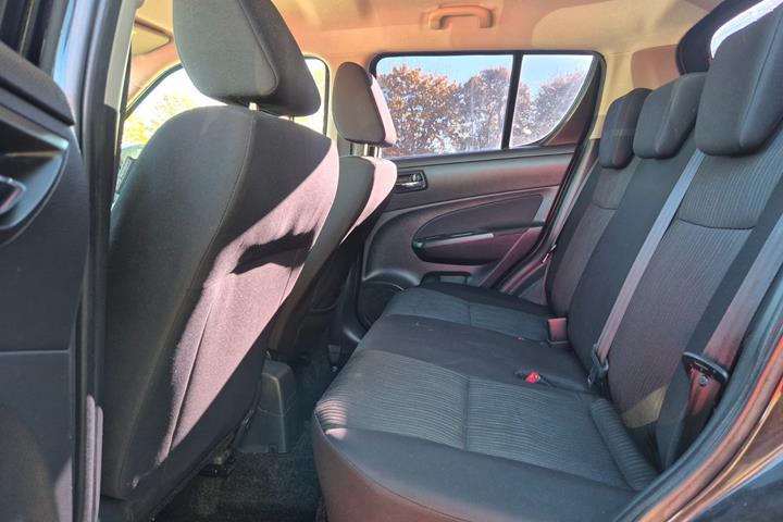 Grøn Suzuki Swift fra 2012