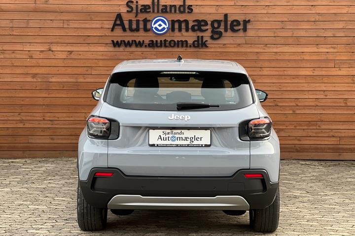 Grå Jeep Avenger fra 2025