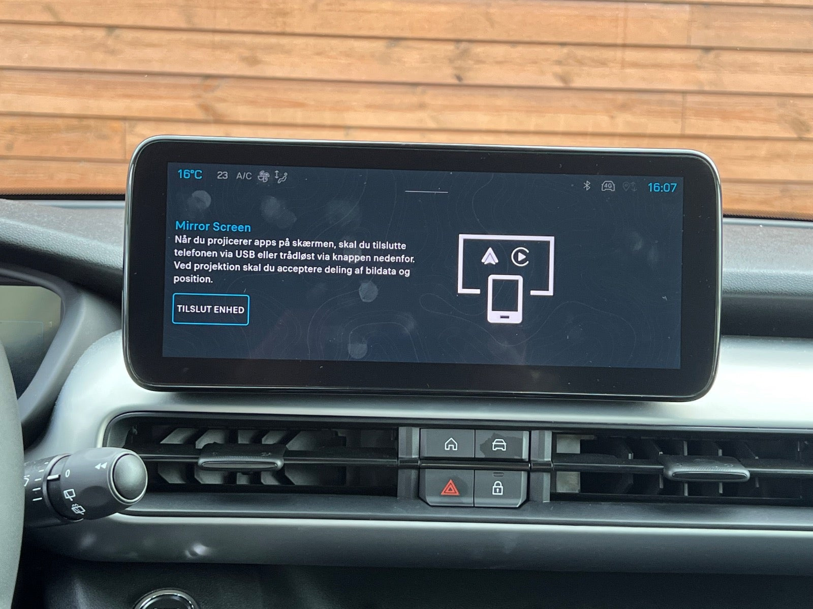 Grå Jeep Avenger fra 2025