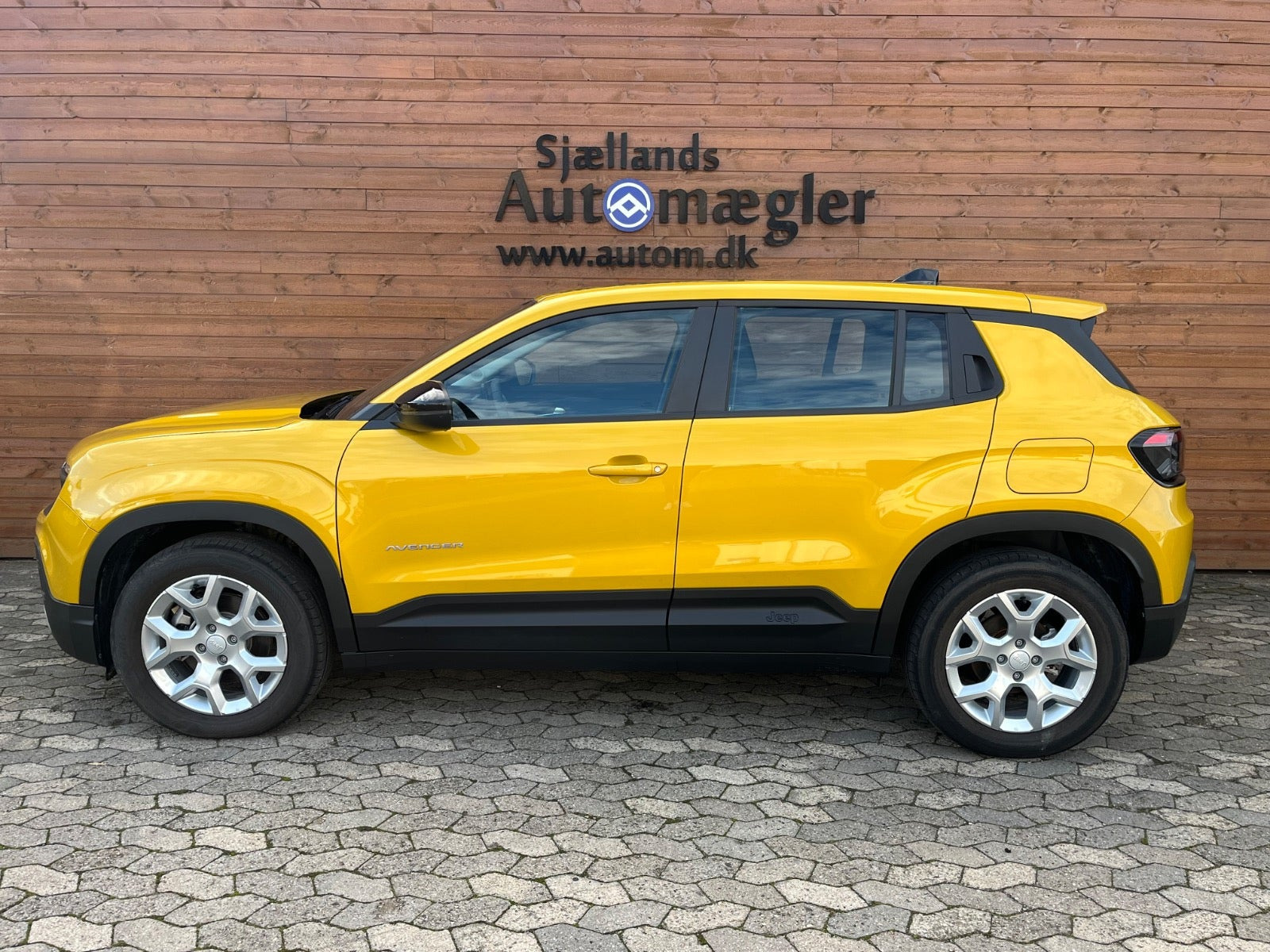 Gul Jeep Avenger fra 2025