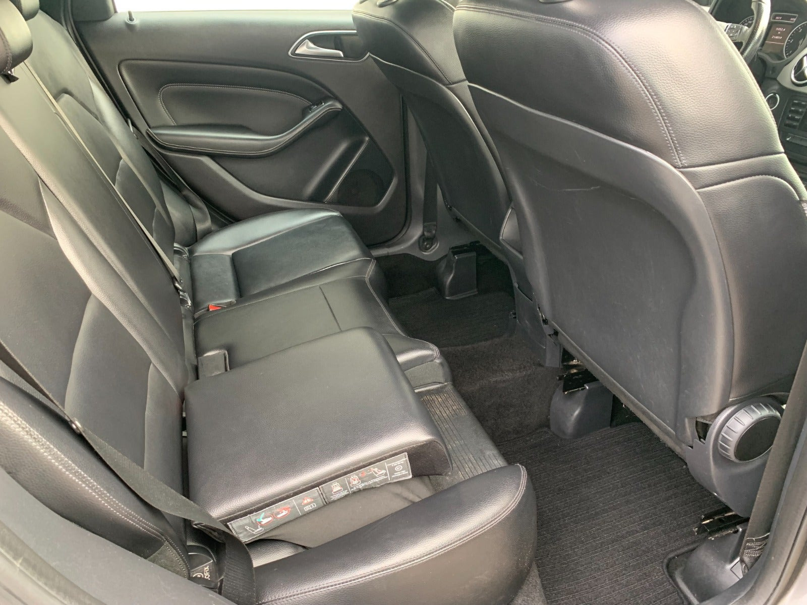 Grå Mercedes B180 fra 2013